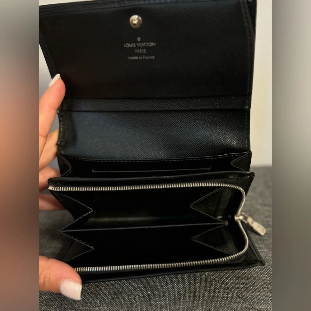 Louis Vuitton Epi Bifold Wallet - Picture 4 of 10